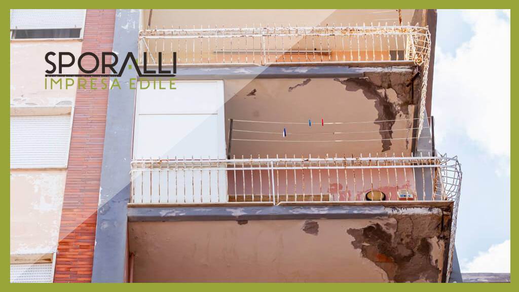caduta calcinacci balcone a Catania